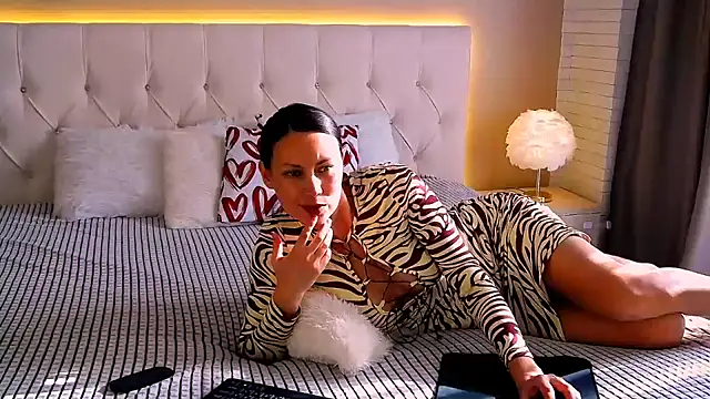 MonikaBelachi online show from March 4, 7:26 am