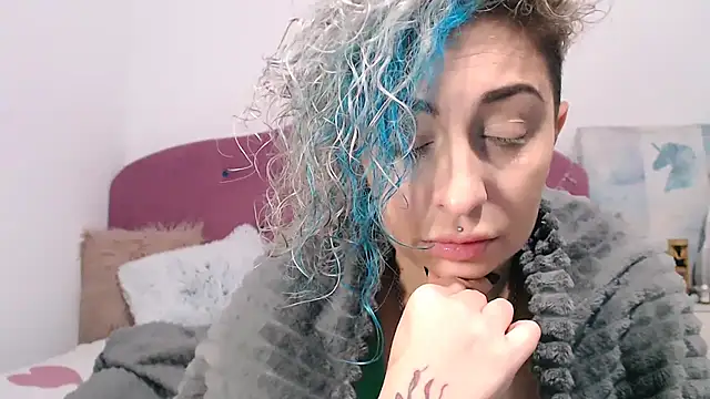 Snapshot of AAARUNY chatting on October 15, 8:11 pm AAARUNY online show from October 15, 8:11 pm