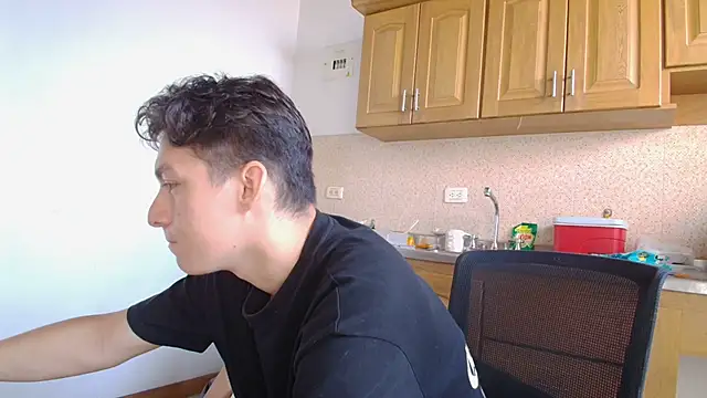 Aria Arthur online show from October 15, 12:30 pm