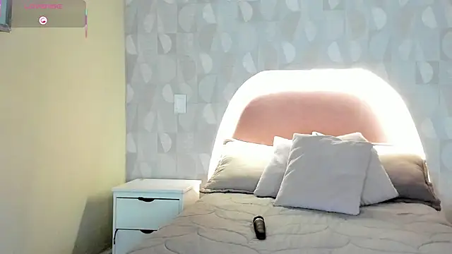 Snapshot of isabella_milf_ chatting on October 13, 7:05 pm isabella milf online show from October 13, 7:05 pm