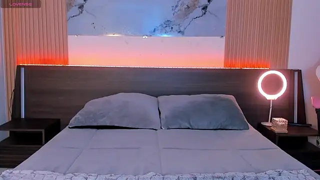 samanthaa moon online show from April 4, 9:46 pm