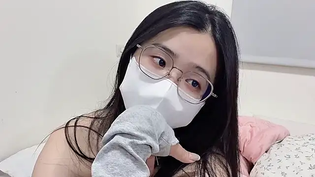 LHeart online show from March 7, 1:40 pm