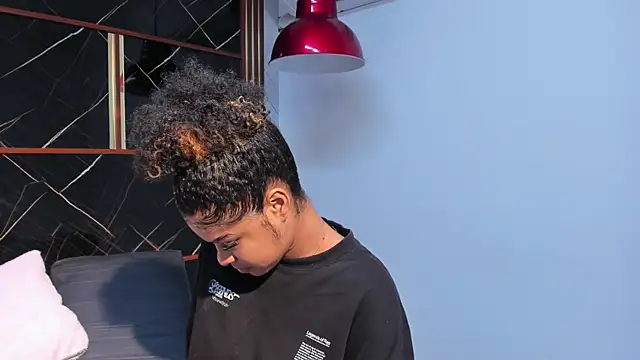 HannyThompson online show from November 18, 12:39 pm