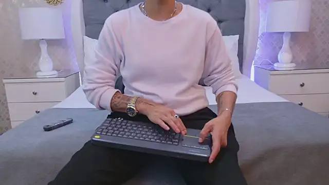 ZoeKrug online show from November 24, 8:55 pm