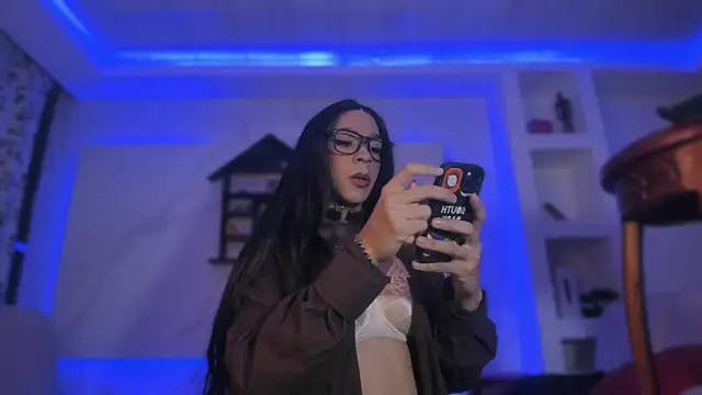 Chloe cooperr online show from February 13, 4:25 am