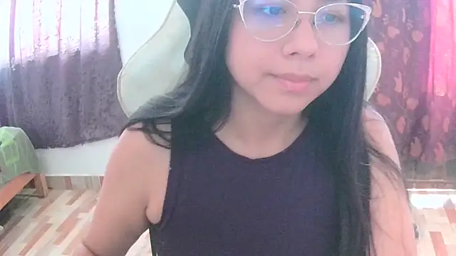 Snapshot of honeysweet111 chatting on October 8, 5:17 pm honeysweet111 online show from October 8, 5:17 pm