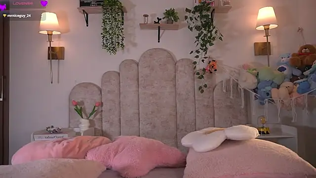 violeth     online show from March 18, 2:11 pm