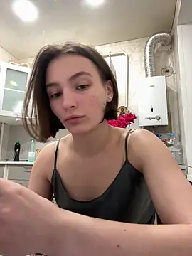 ZariaFlame online show from November 29, 9:30 pm