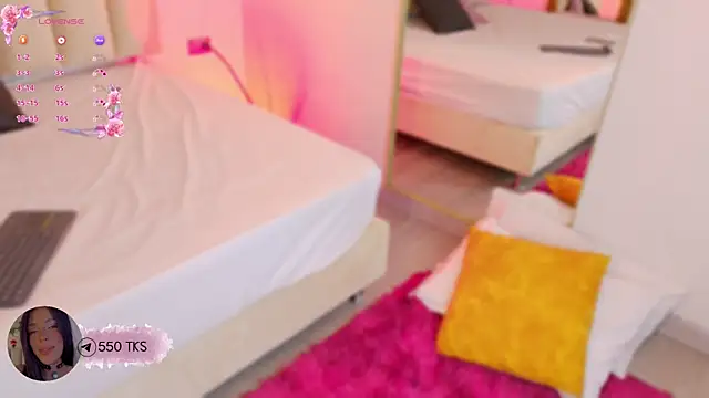 Emely Deluxe online show from April 7, 10:17 am