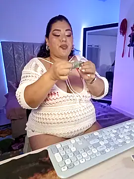 AndreaKinky online show from November 7, 8:20 am