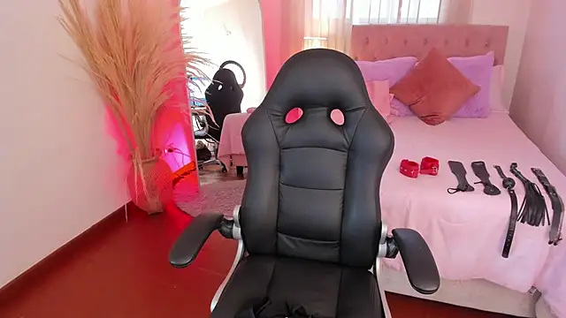 Lucie Harper online show from October 13, 5:59 pm