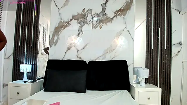 MayaBaker online show from November 5, 9:53 pm