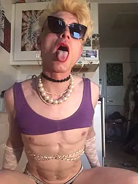 Sissy Cindy Whore online show from May 2, 5:27 pm
