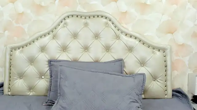 SofiaWhites online show from May 14, 4:40 am