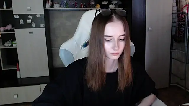 Cutti Crystal online show from November 11, 2:40 am