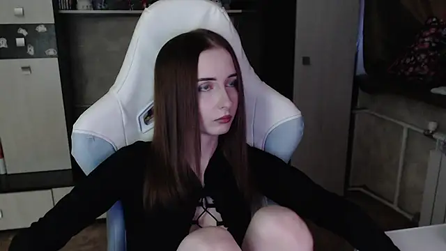 Cutti Crystal online show from November 8, 1:32 am