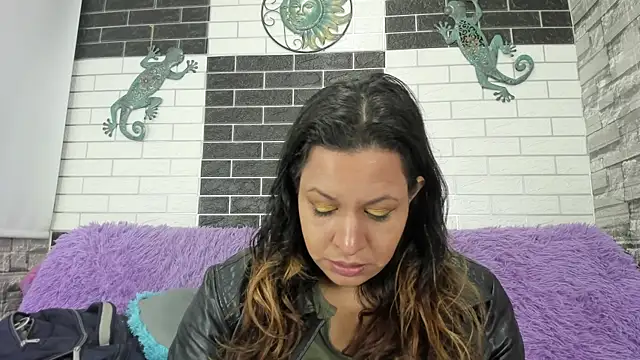 Snapshot of Sandra_Milf_love chatting on September 17, 3:59 am Sandra Milf love online show from September 17, 3:59 am