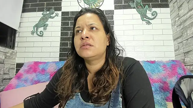 Snapshot of Sandra_Milf_love chatting on October 1, 3:11 am Sandra Milf love online show from October 1, 3:11 am
