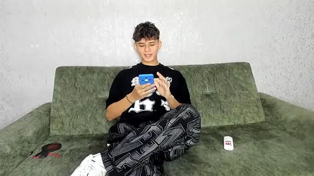 willy sexxx18 online show from April 6, 7:48 pm