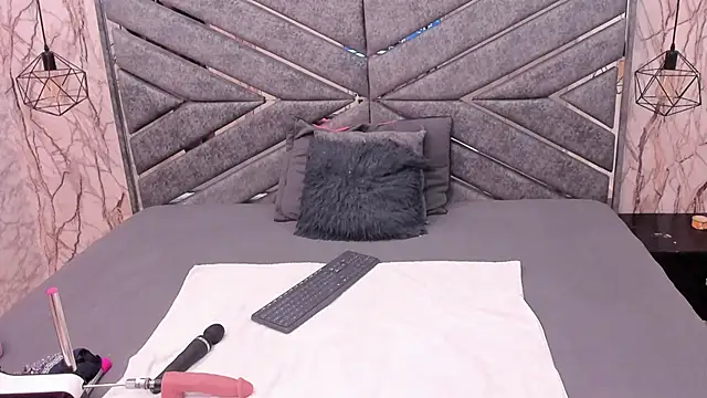 SASHA BROWNIE   online show from March 27, 7:47 pm