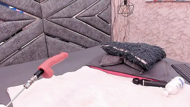 SASHA BROWNIE   online show from March 7, 7:43 pm