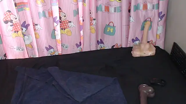 TrishahXo online show from April 17, 6:04 am