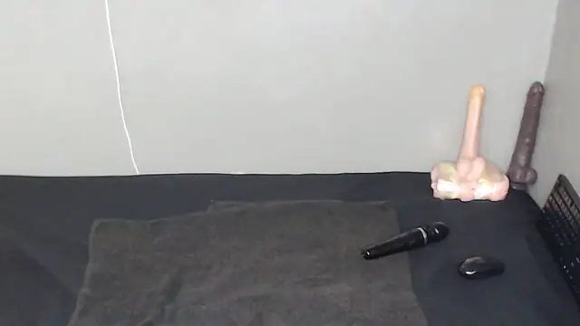 TrishahXo online show from March 17, 9:24 am