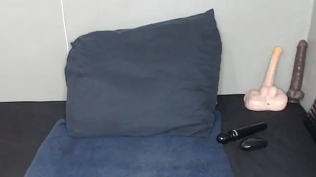 TrishahXo online show from February 19, 9:09 am