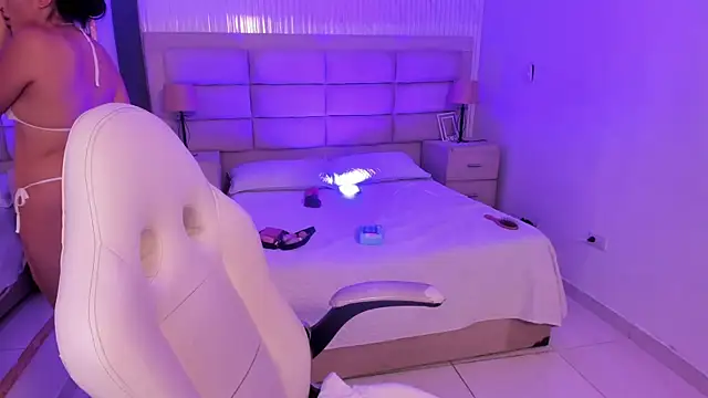 Starbutterflyy  online show from February 11, 5:09 am