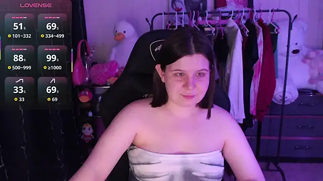 AmyVibess online show from April 17, 9:50 pm