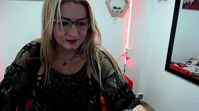 Snapshot of DIVAX_MONSERRAT chatting on October 7, 8:24 pm DIVAX MONSERRAT online show from October 7, 8:24 pm