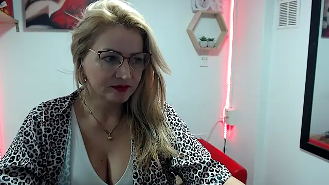 Snapshot of DIVAX_MONSERRAT chatting on September 30, 8:35 pm DIVAX MONSERRAT online show from September 30, 8:35 pm