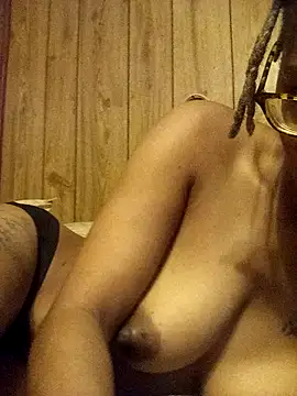 RoyaleRose online show from November 18, 8:32 pm