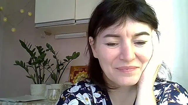 Krystal 82 online show from October 19, 9:00 am