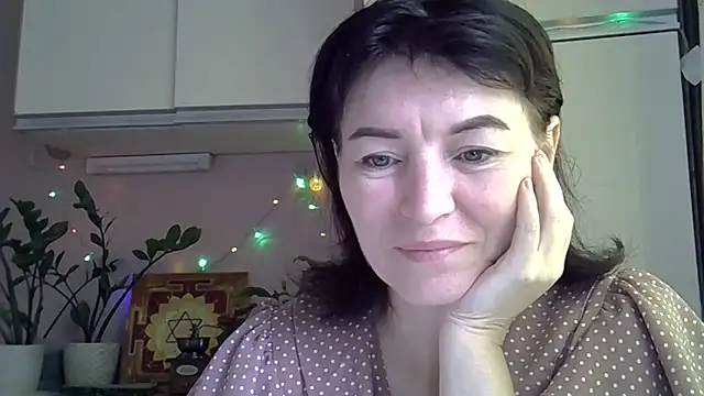 Krystal 82 online show from October 5, 7:13 am