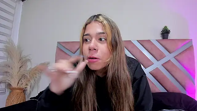 Rachell criss online show from June 2, 4:24 am