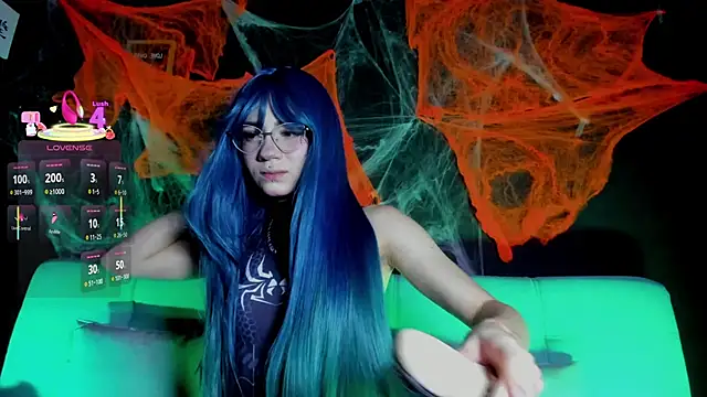 madiixwatson online show from October 31, 10:08 am