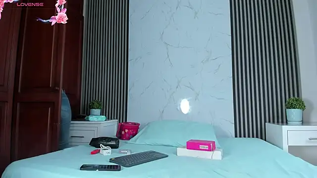 JackAndRosse  online show from April 17, 3:47 pm