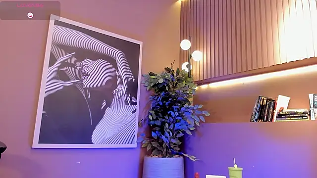 Skyyle  online show from April 1, 1:01 pm