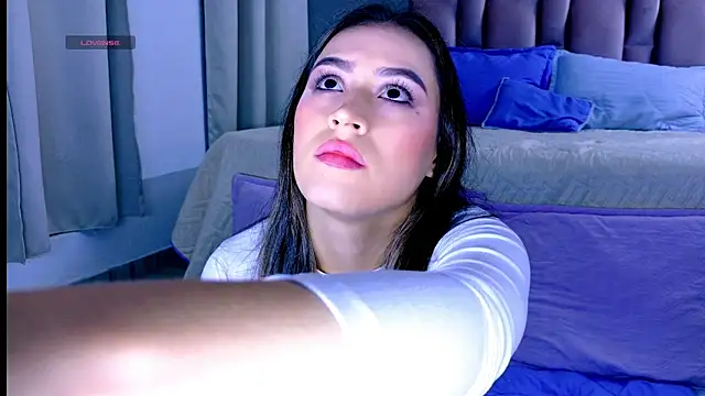 InnoocentLunaa online show from January 13, 5:57 am