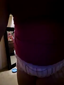 Snapshot of nuttiebuddy1 chatting on October 27, 6:42 am nuttiebuddy1 online show from October 27, 6:42 am