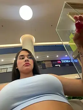 BellaLeclair online show from April 8, 11:18 pm