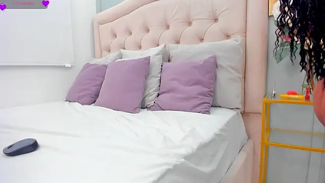 Snapshot of katia_harrison_ chatting on October 1, 10:15 pm katia harrison online show from October 1, 10:15 pm
