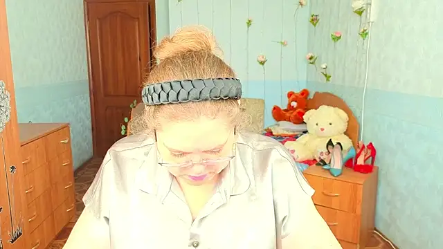 Audrey Aura online show from October 2, 9:14 am