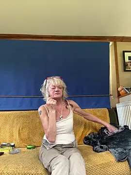 Snapshot of ladyboatlady chatting on October 20, 12:19 pm ladyboatlady online show from October 20, 12:19 pm