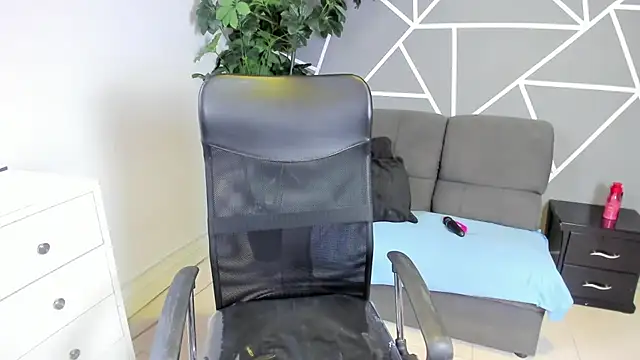 paula miler1 online show from March 31, 2:28 pm