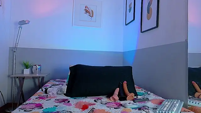 cutepetitee online show from October 22, 9:20 pm