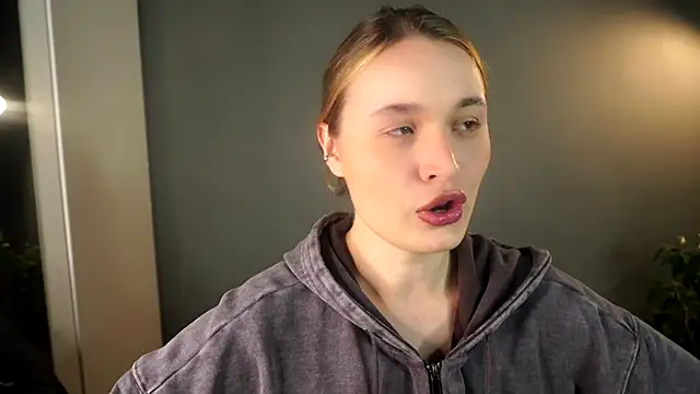 lisa schiele online show from December 4, 9:04 pm