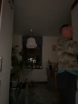 SwingWingWomanSweden online show from September 9, 8:52 pm