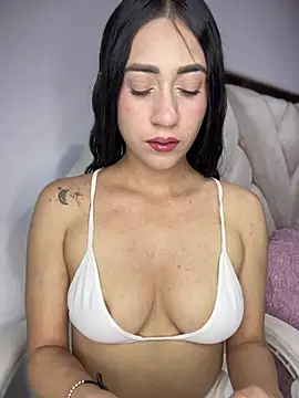isabela l online show from July 5, 11:32 pm